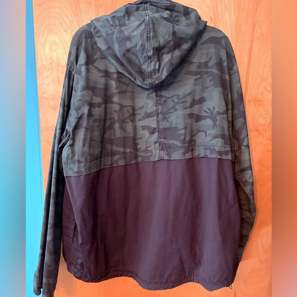 Camouflage Hooded lightweight Jacket - Picture 4 of 5